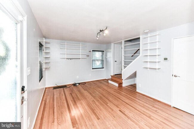 Building Photo - 1028 S Edison St