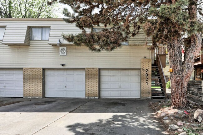 Building Photo - Students Welcome! Great Location!