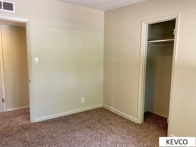 Building Photo - House Just One Block from CSU!