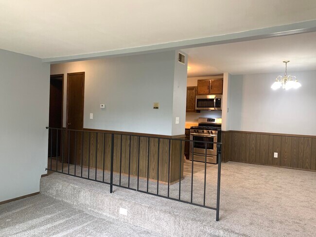Building Photo - 2650 W Custer Ave