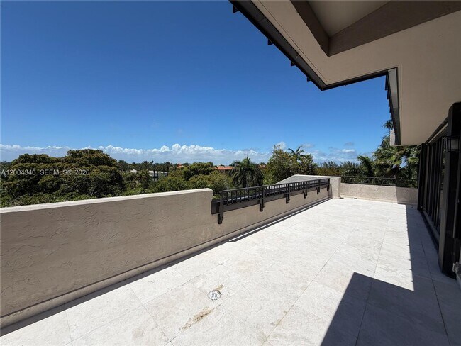 Building Photo - 151 Crandon Blvd