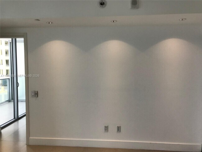 Building Photo - 1300 Brickell Bay Dr