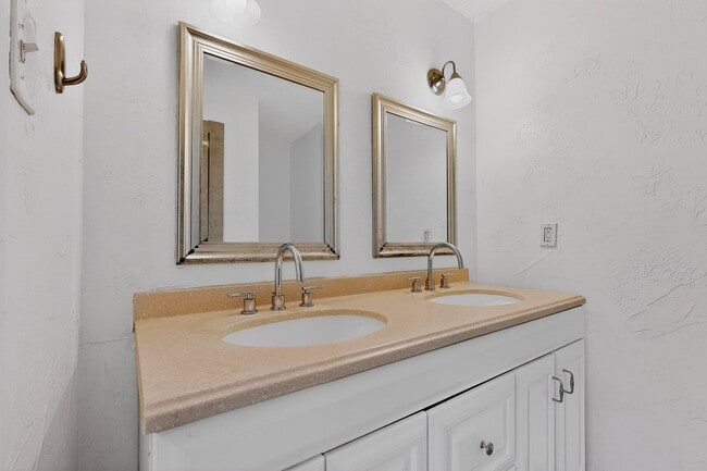 Building Photo - 4113 La Colorada Ct SE