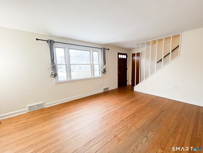 Building Photo - 458 Meadowside Rd