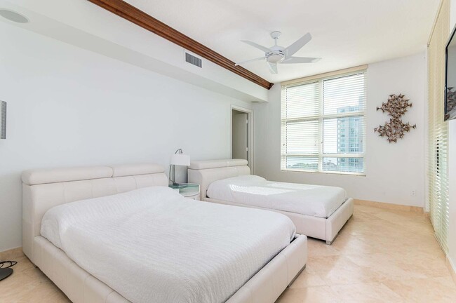 Building Photo - 3720 S Ocean Blvd