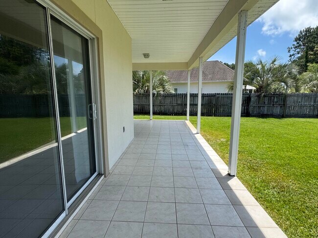 Building Photo - 90 Flamingo Dr
