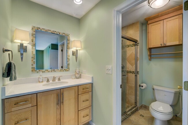 Building Photo - 741 Acorn Ct