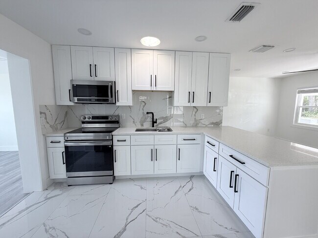 Building Photo - 311 Wren Ave