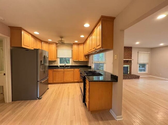 Building Photo - 4805 Greenwich Ct