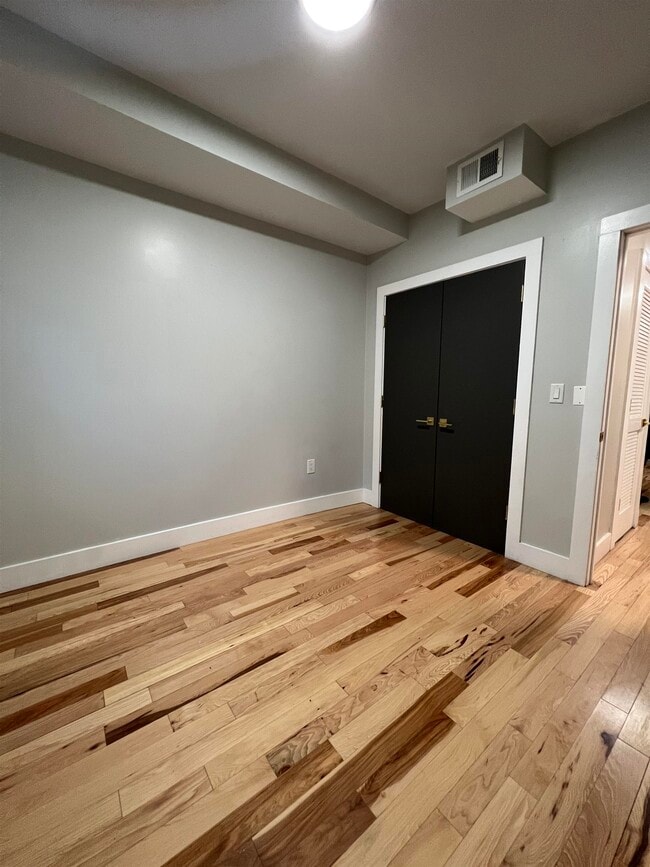 Building Photo - 12 Ivy Pl