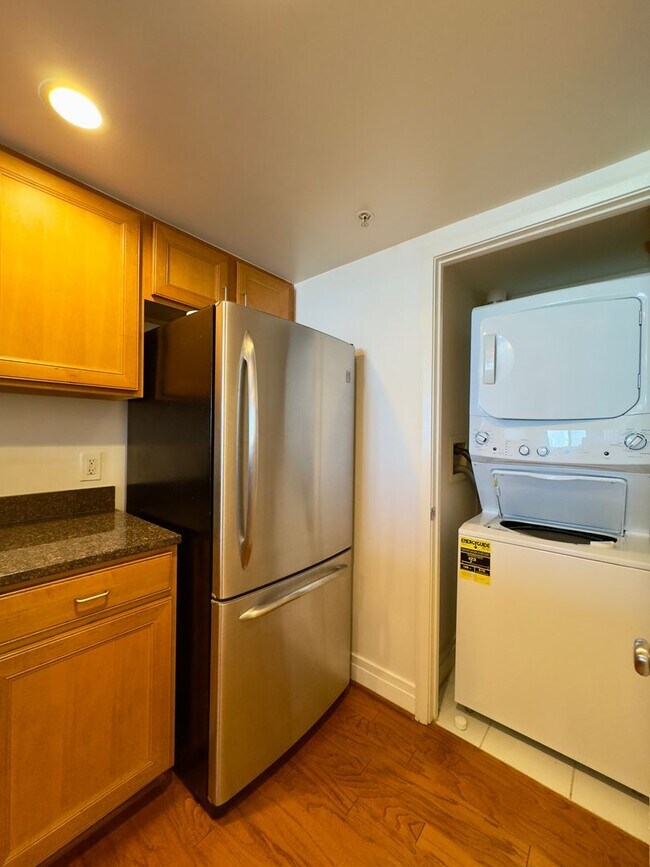 Building Photo - Charming 1 Bedroom/1 Bathroom Apartment Unit with In-Unit Laundry in Downtown Baltimore, MD!