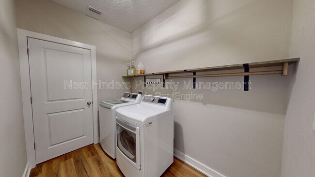 Building Photo - 257 Windermere Way