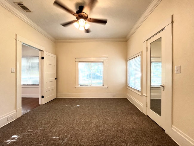Building Photo - REMODELED 2 BED, 1.5 BATH IN CORONA