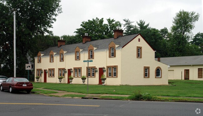 Primary Photo - 700 Jackson St