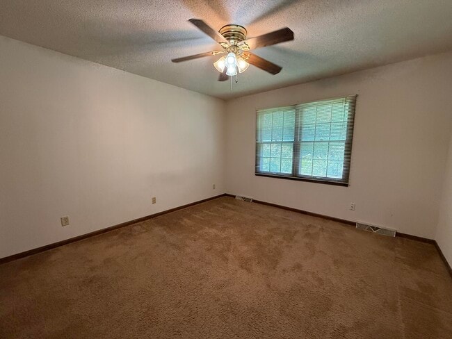 Building Photo - 1307 W Lexington Cir