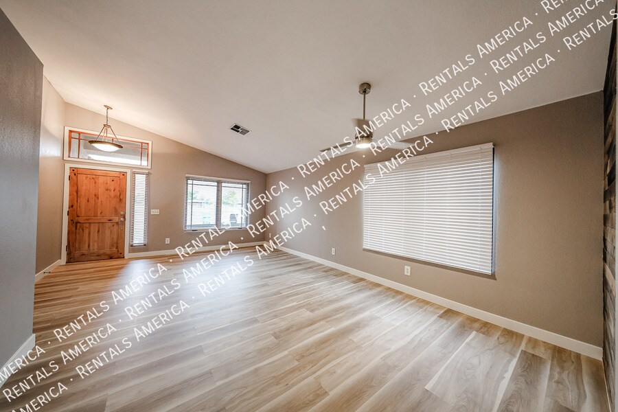 Building Photo - 133 W Muriel Dr