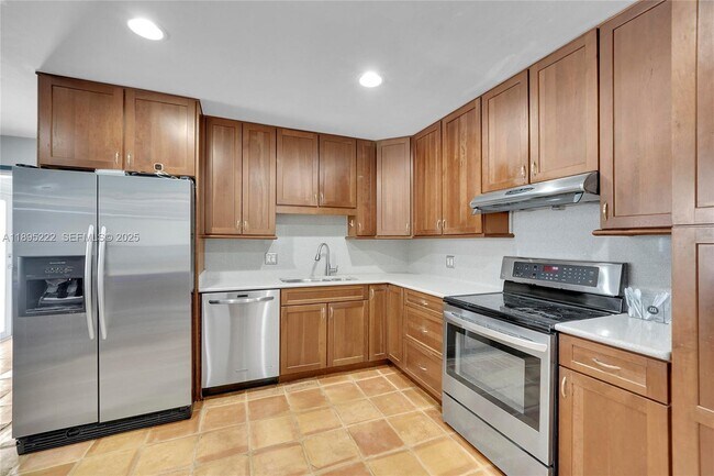 Building Photo - 1518 N Yale Dr