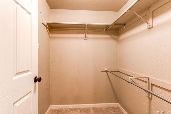 Building Photo - LOCATION LOCATION!! 2-bed 2-bath condo loc...