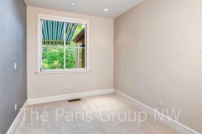 Building Photo - Extraordinary Custom Enatai Home *4min to DT Bellevue *High End Finishes * Central AC *EV Charger