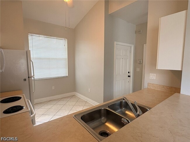 Building Photo - 3636 Pine Oak Cir