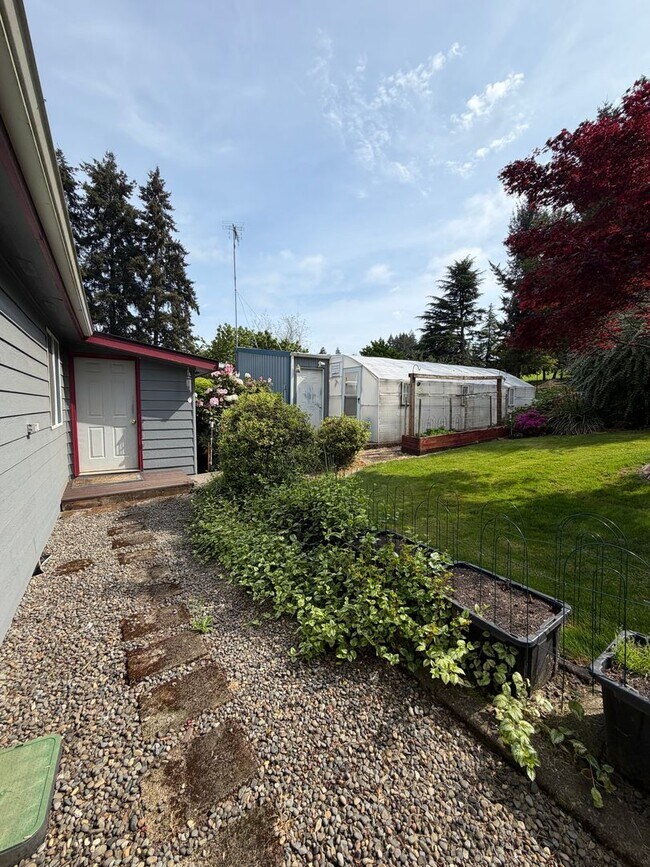 Building Photo - Rare 3-Acre 3BR Home in South Salem – Shops, Workspace & Greenhouses