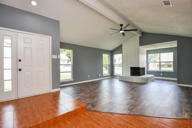 Building Photo - 17022 Quail Park Dr