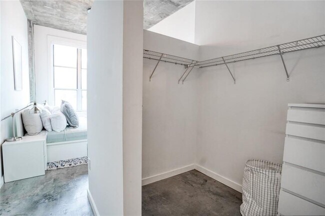 Building Photo - 245 N Highland Ave NE