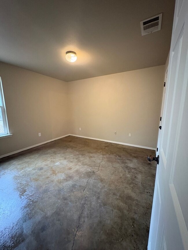 Building Photo - Newer construction 2 bedroom/1 bathroom house with Central Air & Heat!