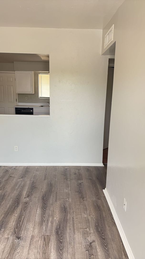 Building Photo - $799 MOVE IN SPECIAL!! Beautiful 3 bedroom, 2 bath Town Home Available!!!
