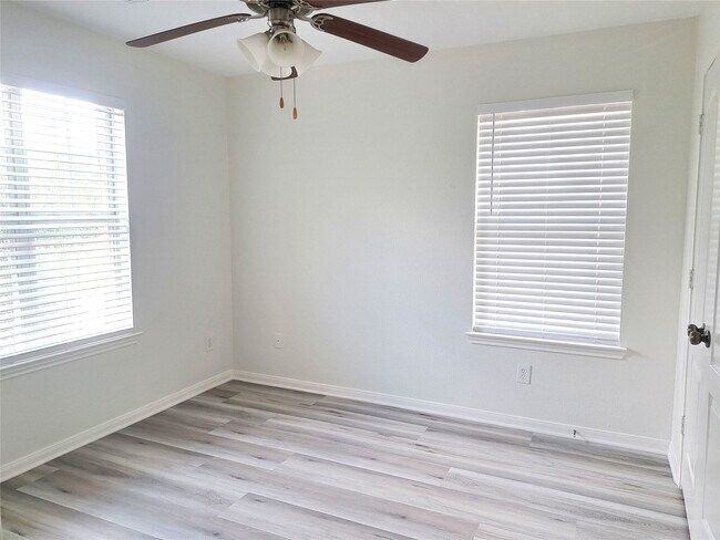 Building Photo - 13134 Stratford Skies Ln