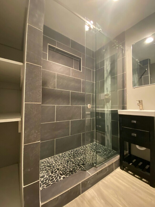 Building Photo - 7132 47th Ave SW