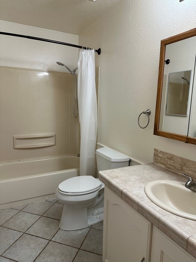 Building Photo - 8741 Flamingo Dr