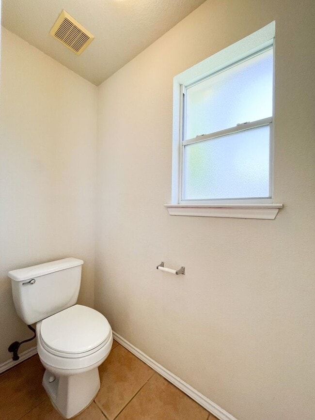 Building Photo - Available NOW!!!! Open floor plan features...