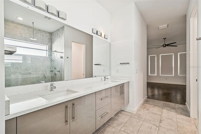 Building Photo - 6719 S Dauphin Ave