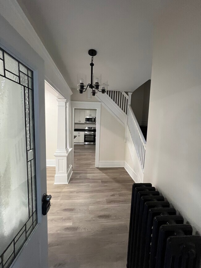 Building Photo - 815 Grove St