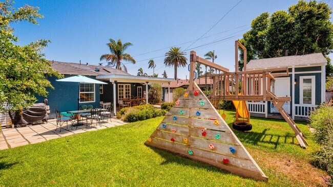 Building Photo - Single story, 4 bedroom, plus detached off...
