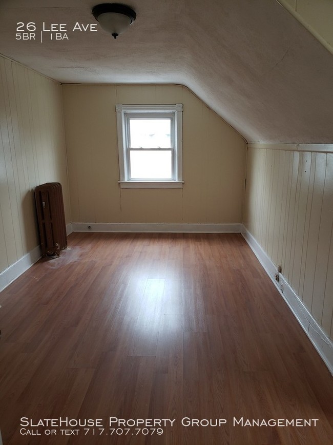 Building Photo - Huge 5 Bed / 1 Bath home in Trenton