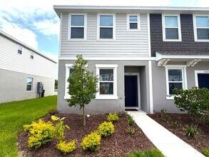 Building Photo - Westview End Unit Townhome