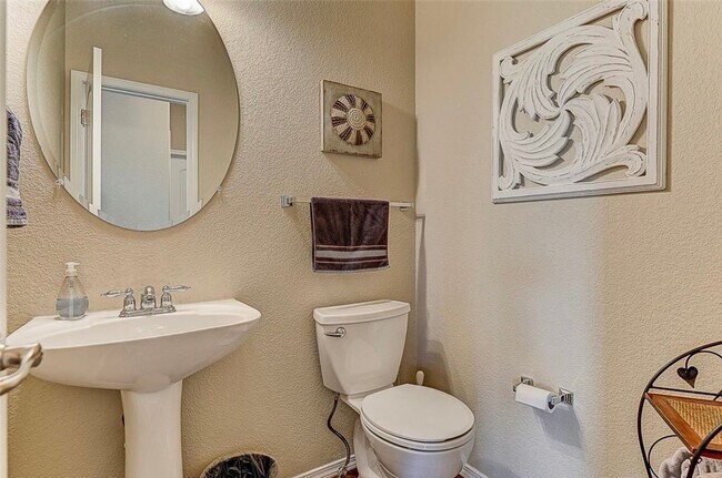 Building Photo - Back to school MOVE IN SPECIAL $250.00 OFF...
