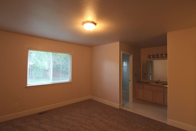 Building Photo - 3BR 2BA Contemporary Living - Meridian