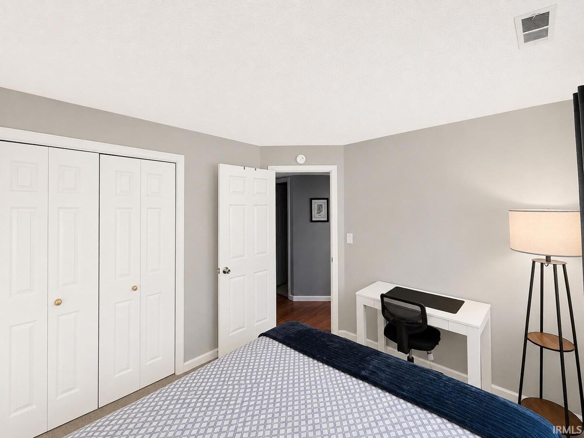 Building Photo - 9305 S Pointe Retreat Dr