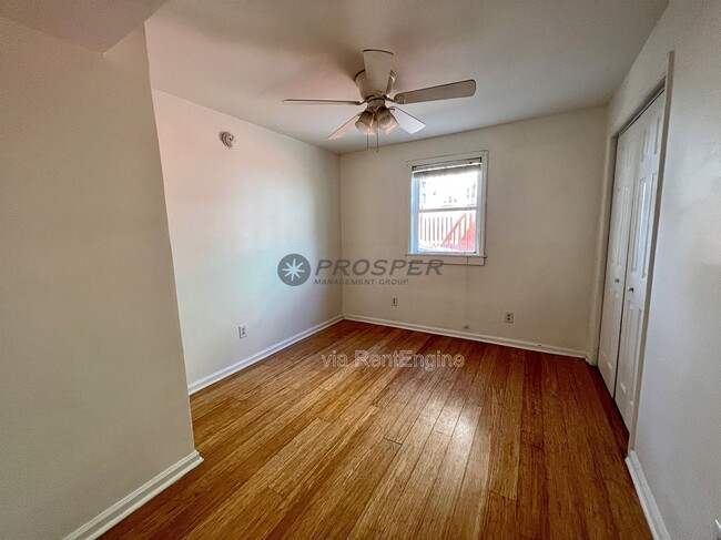 Building Photo - 37 Ashton St