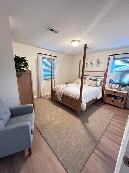 Building Photo - 4214 Englewood Blvd