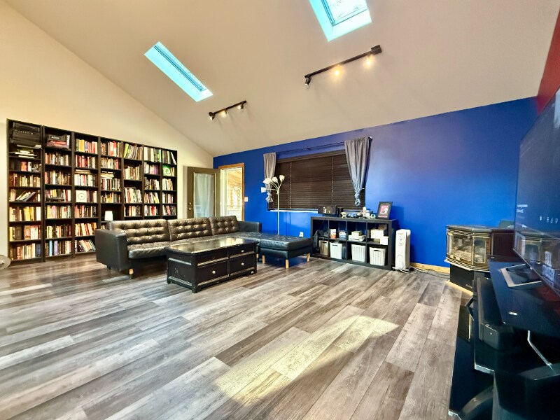 Building Photo - 204 4th St W