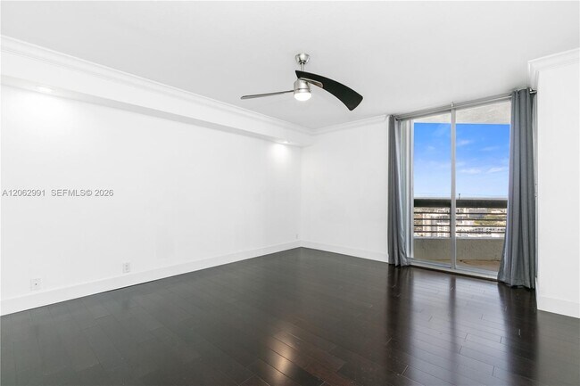 Building Photo - 3500 Mystic Pointe Dr