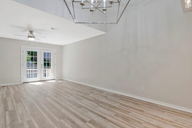 Building Photo - 4221 Brookside Dr