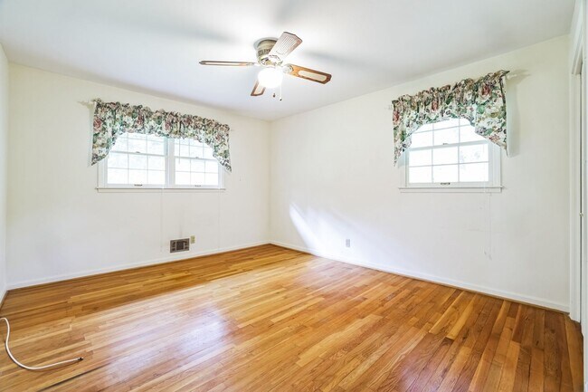 Building Photo - Spacious 5BR / 3BA House in Marietta