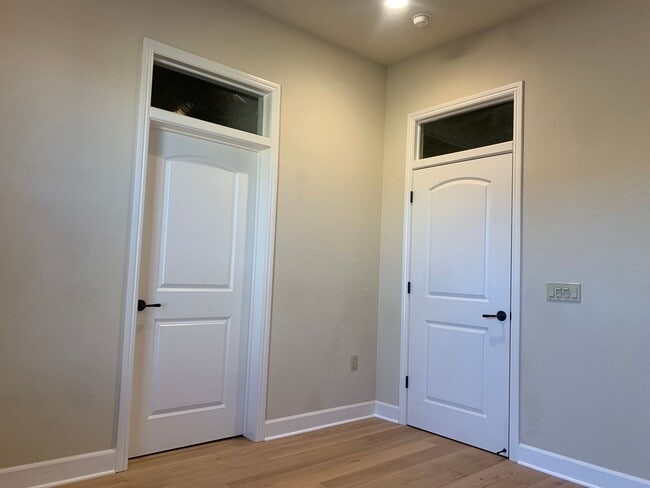 Building Photo - Luxurious Belvedere Condo Available Now!