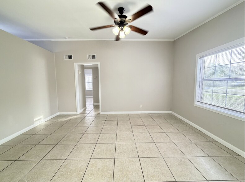 Building Photo - 3817 Peach Dr