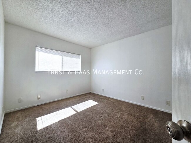 Building Photo - 6673 Hammond Ave C